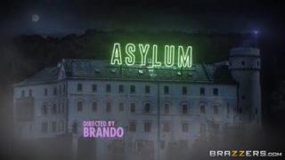 Harley Quinn fucks the brains out of an inmate