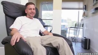 Mariah Banks gets fucked and takes a big cumshot