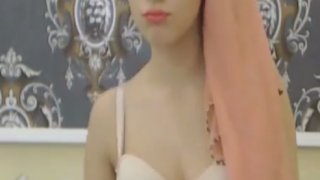 Arab chick masturbates in front of webcam