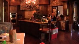 Behind the scenes with a great blonde woman