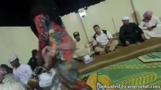 Hijab wearing girls twerking on the floor