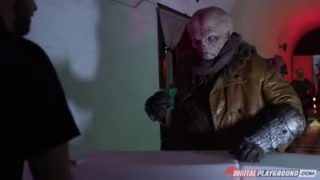 Twi’lek and Togruta have threesome in the cantina